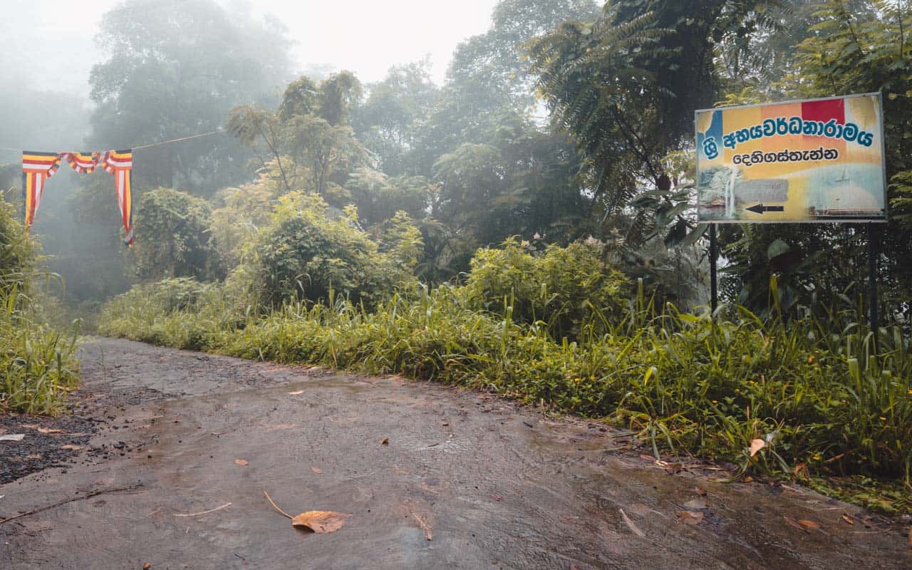 aberdeen-falls-sri-lanka-wrong-path aberdeen-falls-sri-lanka-wrong-path