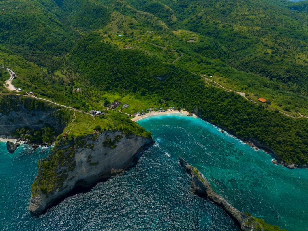 atuh-beach-nusa-penida-drone-road atuh-beach-nusa-penida-drone-road
