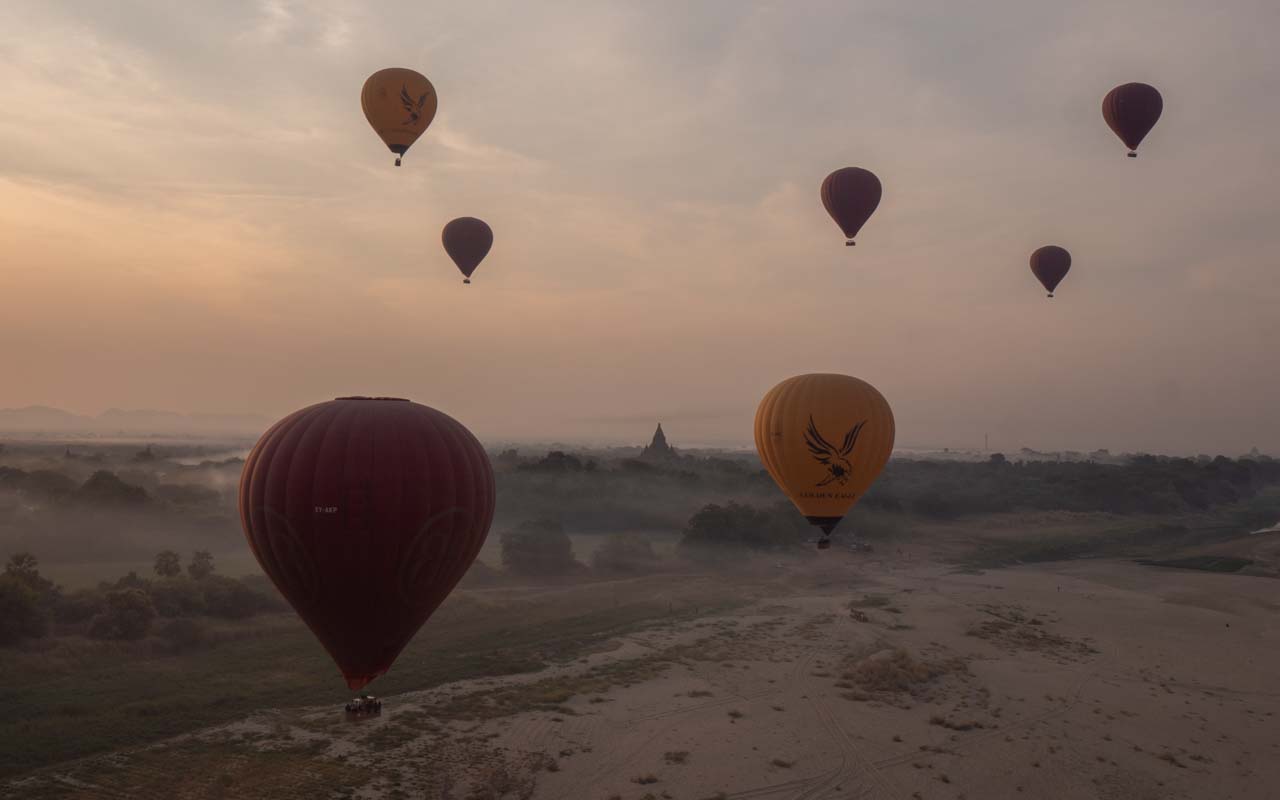 bagan-hot-air-balloons