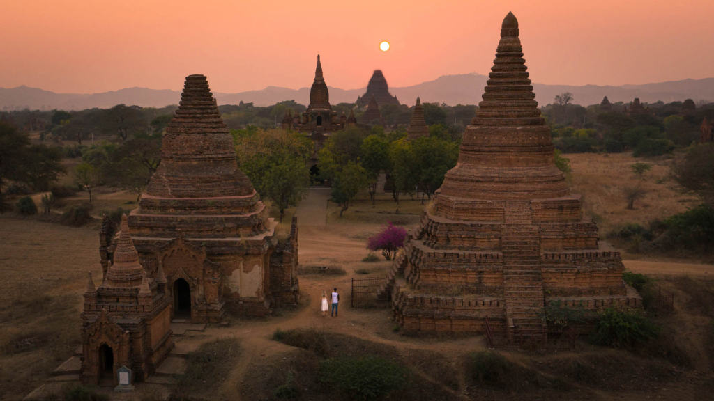 bagan-pagoda-myanmar-sunset