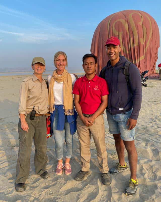 balloons-over-bagan-team balloons-over-bagan-team