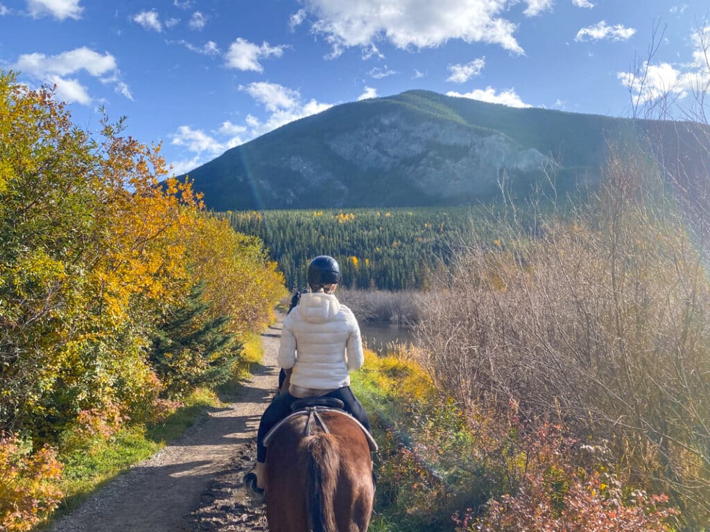 banff-horse-riding-autumn-trees
