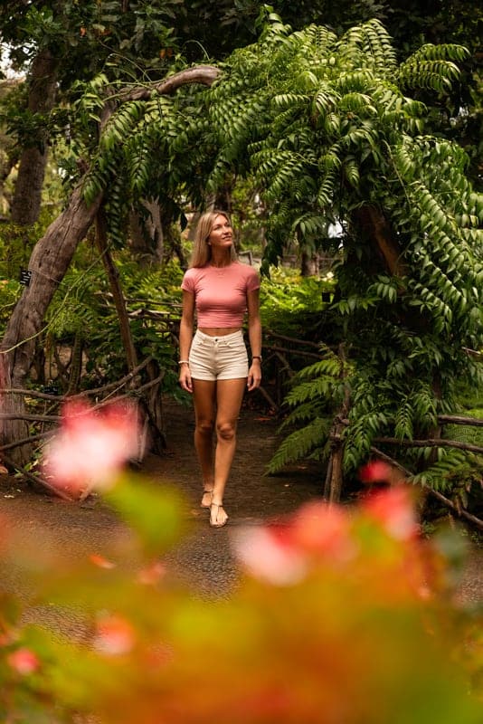 botanical-gardens-funchal-madeira-women
