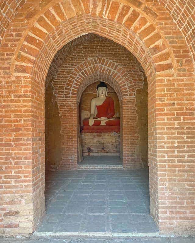 buddha-statue-pagodas-bagan-myanmar buddha-statue-pagodas-bagan-myanmar