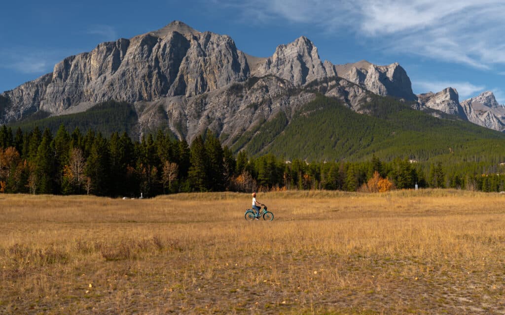 Canmore-biking-rocky-mountains