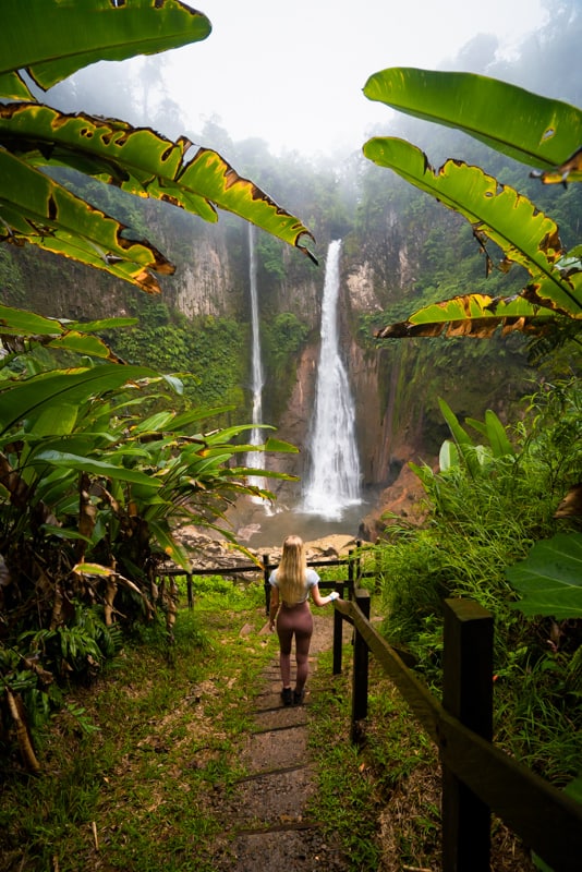catarata-del-toro-stairs