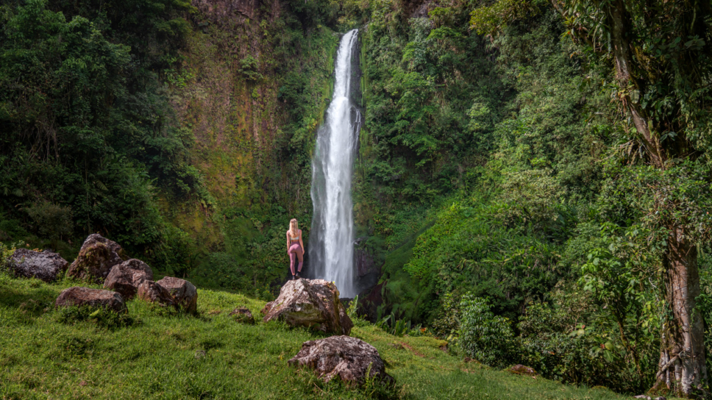 costa-rica-waterfalls