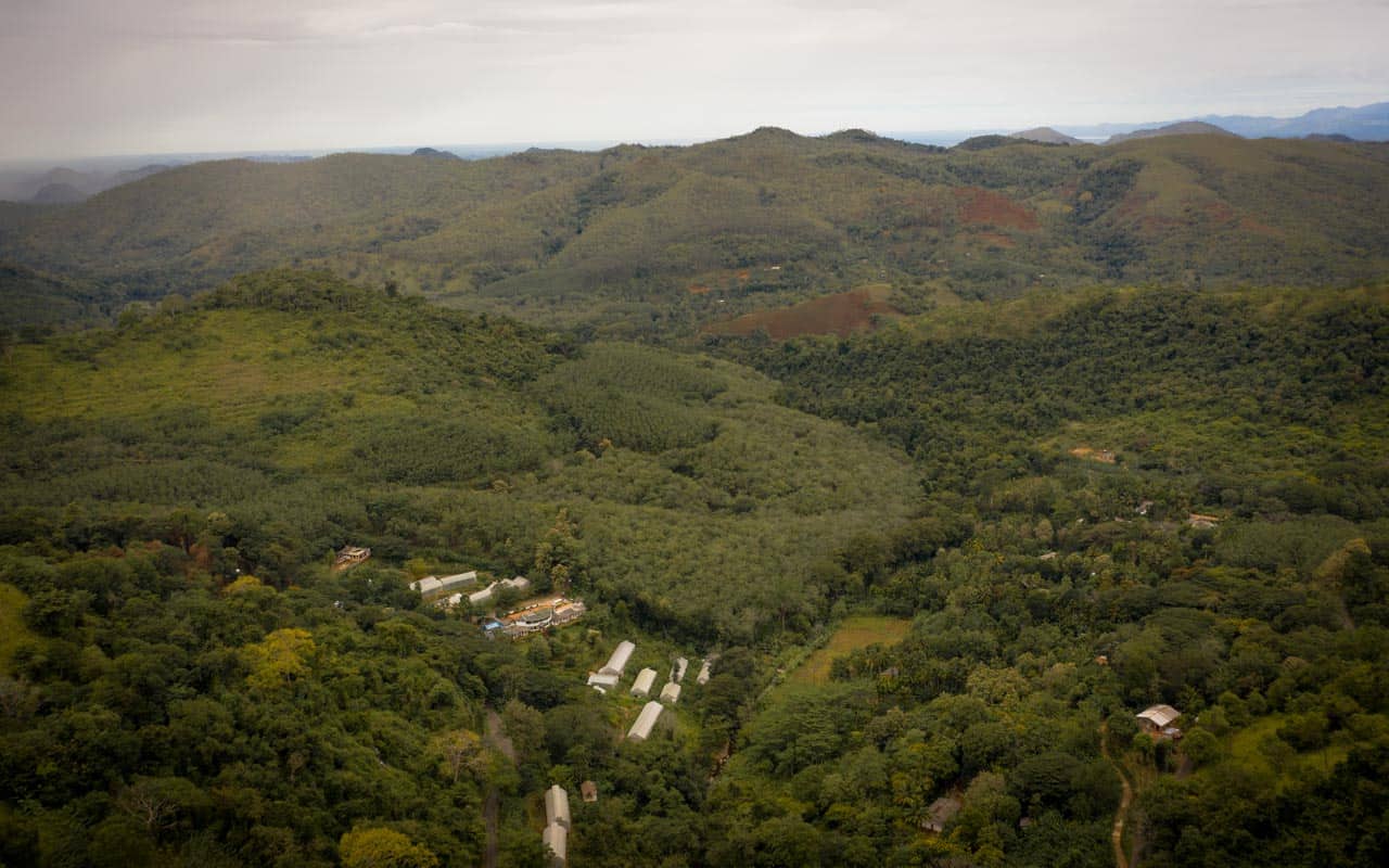 Diyaluma-falls-sri-lanka-view