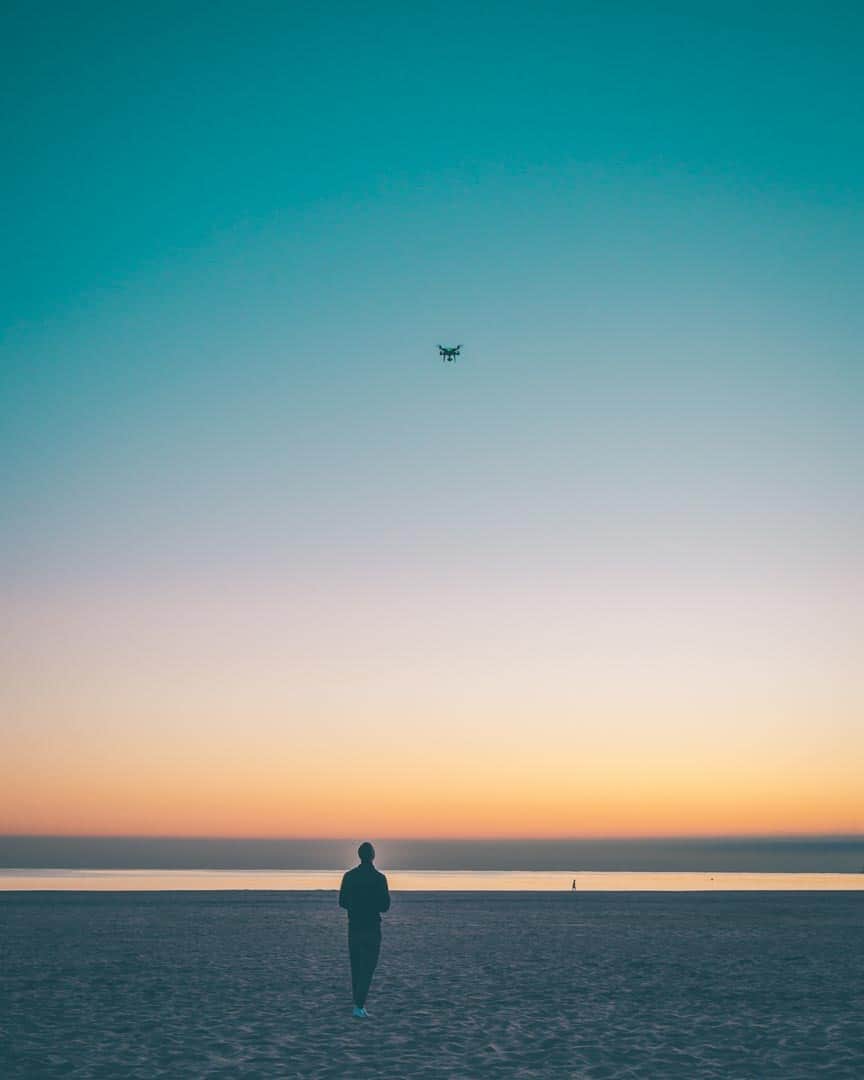 dji-phantom4pro-flying