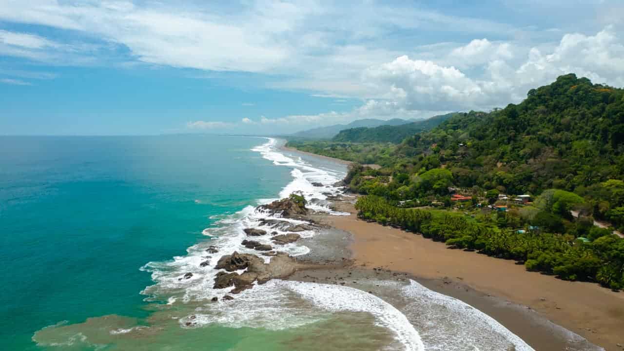 dominicalito-beach-drone dominicalito-beach-drone