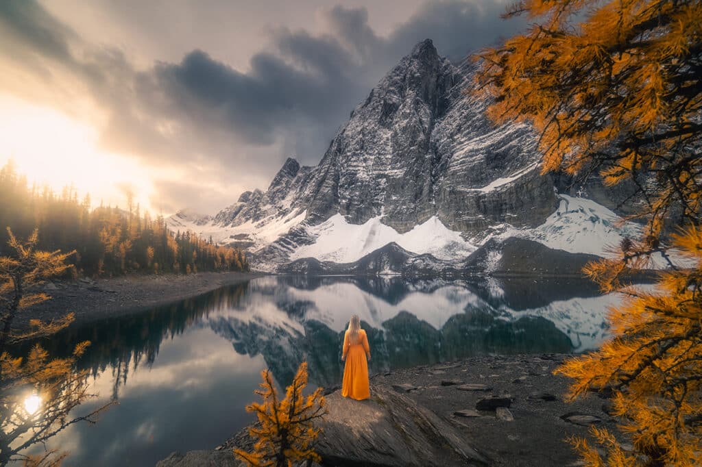 Floe-lake-sunrise-larch-trees