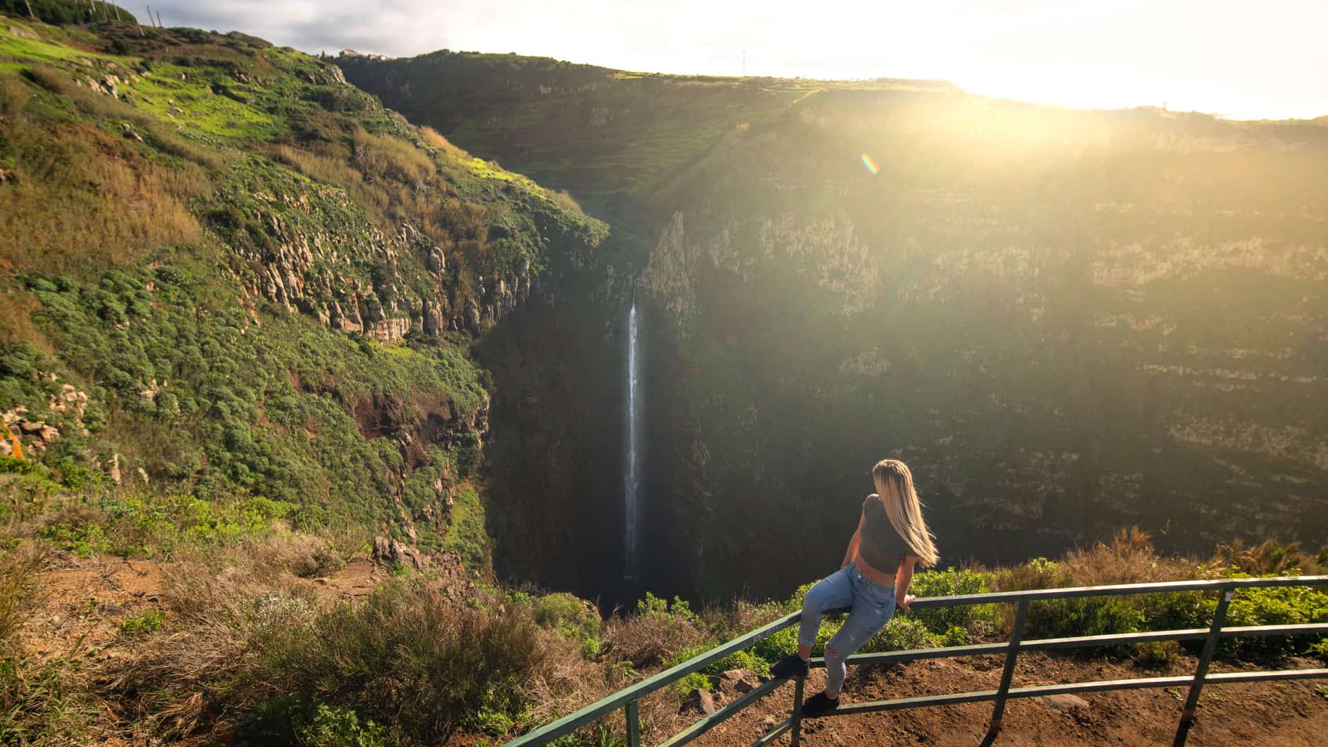 garganta-funda-waterfall-viewpoint-madeira garganta-funda-waterfall-viewpoint-madeira
