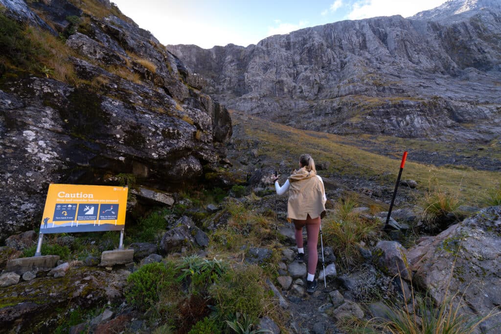 gertrude-saddle-hike-caution-sign