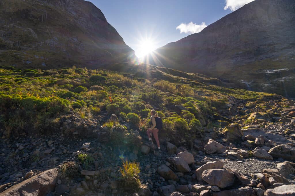gertrude-saddle-hike-steep-cliff