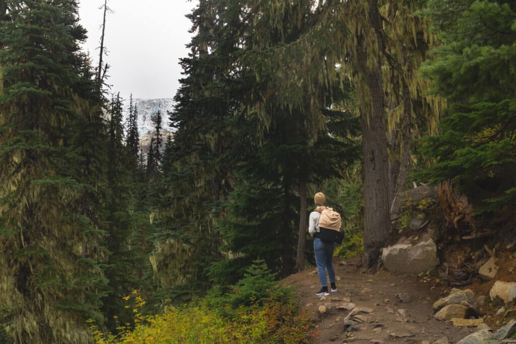 Joffre-lakes-hike-approaching-middle-lake-matier-glacier-view