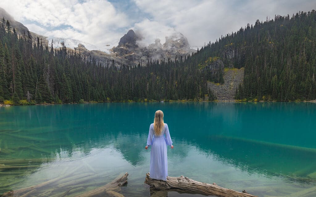Joffre-lakes-hike-fairytale-picture-girl-in-dress