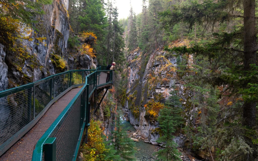 johnston-canyon-hike-walkway