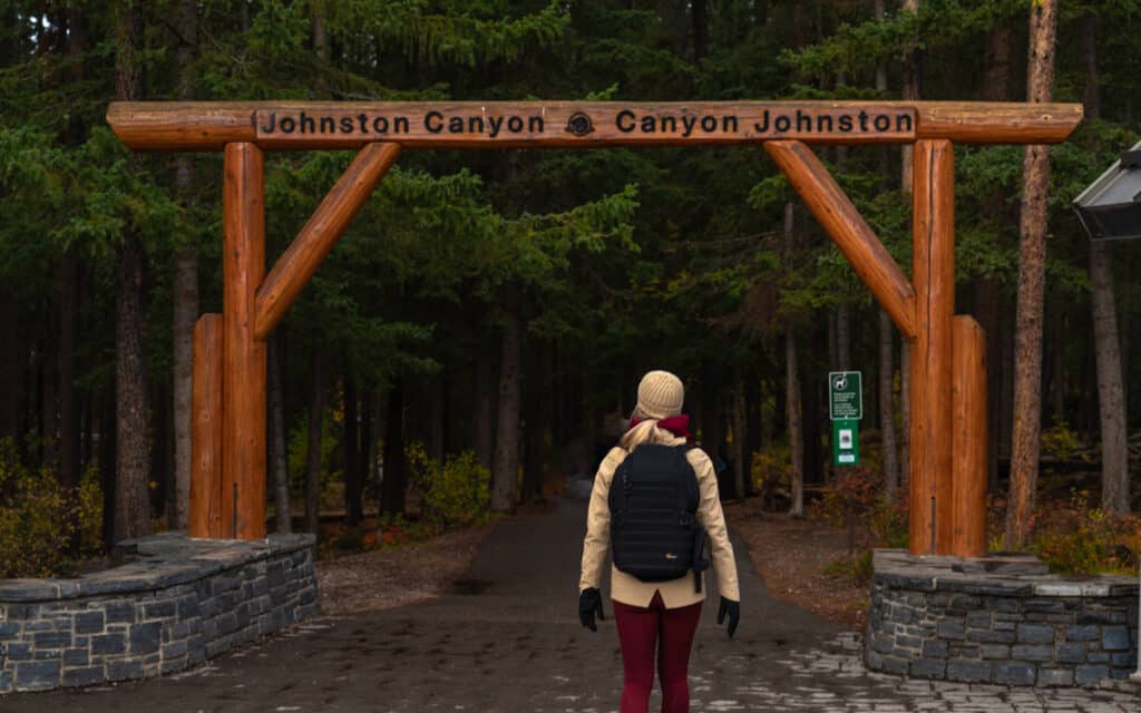 Johnston-canyon-trailhead
