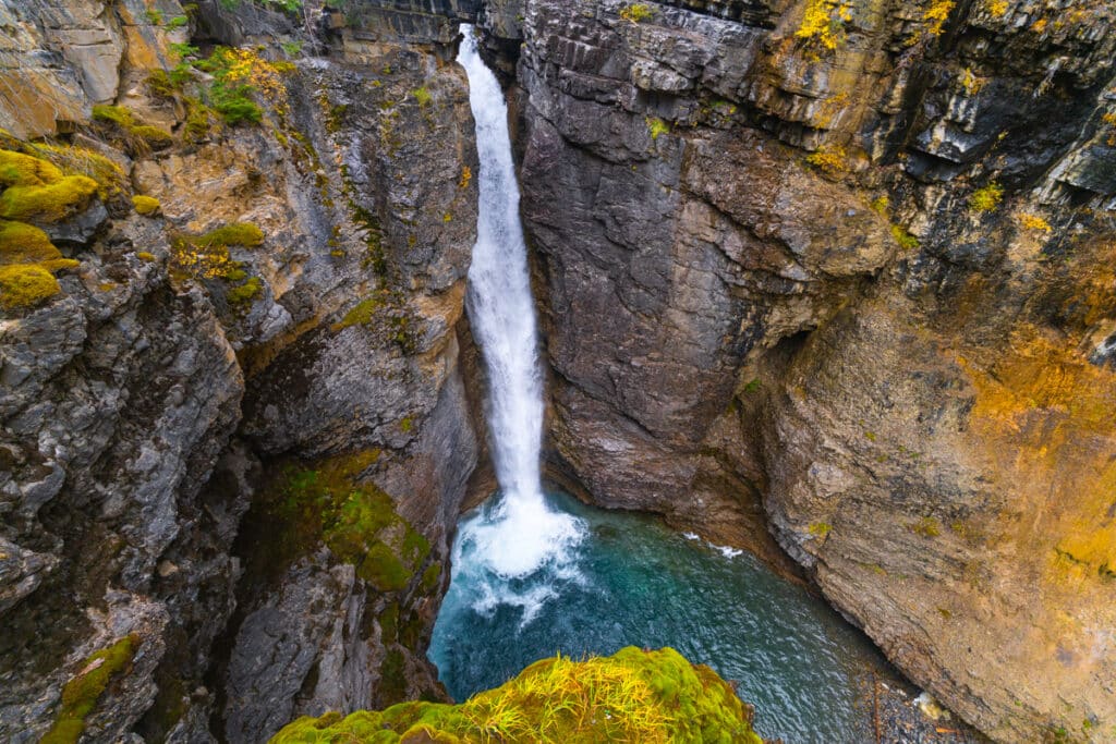 Johnston-canyon-upper-falls-lookout