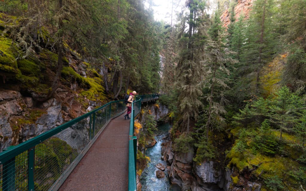 Johnston-canyon-walkway