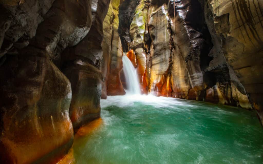 la-leona-waterfall-costa-rica