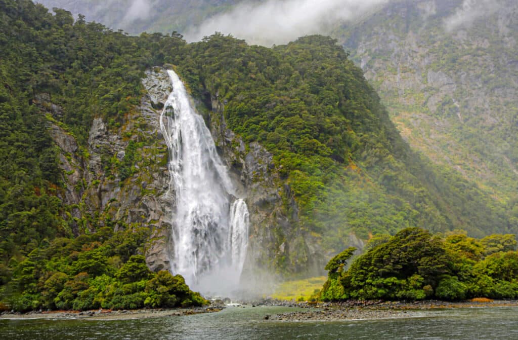 lady-bowen-falls-milford-sound-new-zealand-waterfalls