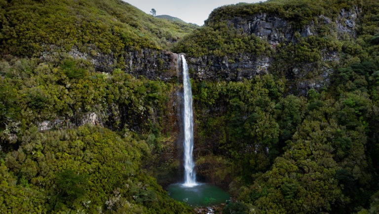 Lagoa-do-Vento-waterfall-drone