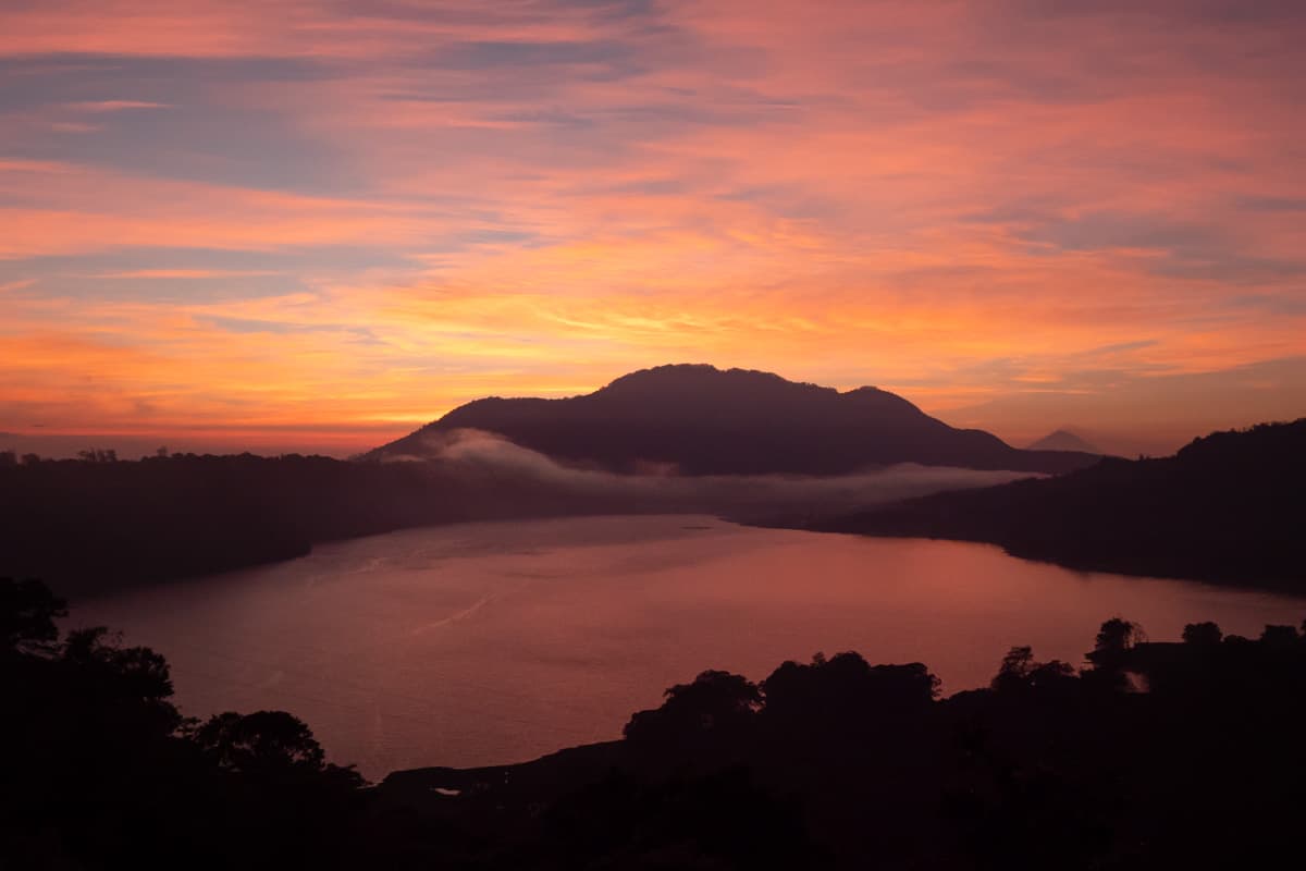 lake-buyan-sunrise lake-buyan-sunrise