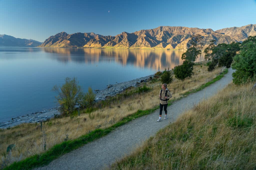 lake-hawea-walk