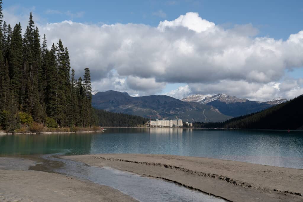 lake-louise-sandy-delta-fairmont-chateau