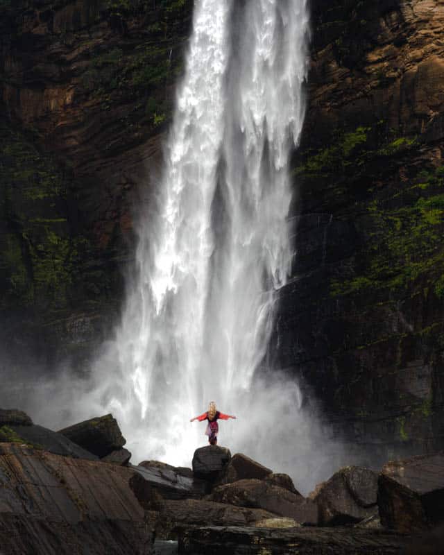 laxapana-falls-sri-lanka-portrait-lens laxapana-falls-sri-lanka-portrait-lens