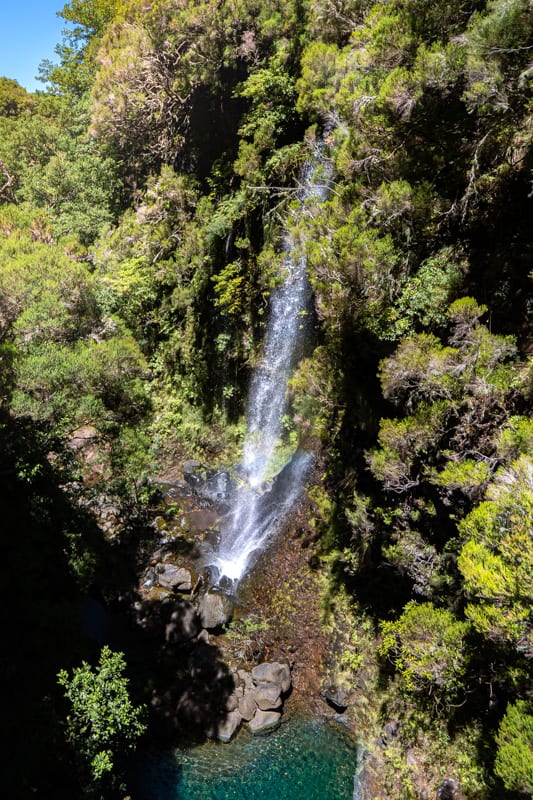 levada-das-25-fontes-waterfall2 levada-das-25-fontes-waterfall2