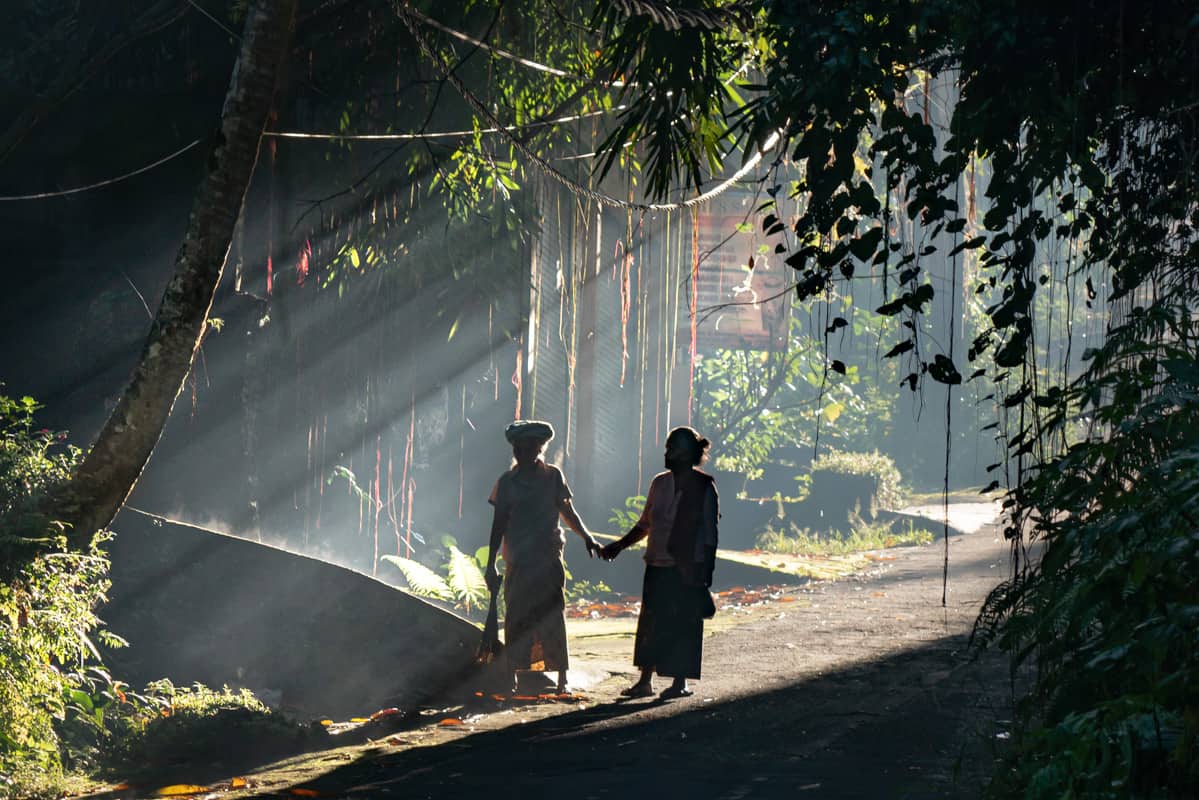 lightrays-old-ladies-bali