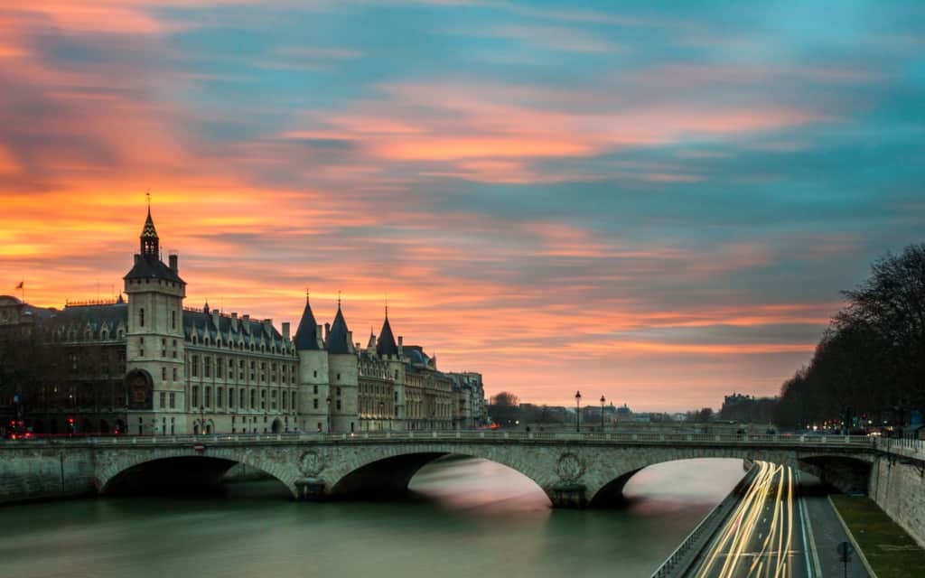 long-exposure-clouds-city