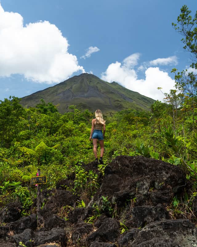 los-tucanes-hike-arenal-volcano-view los-tucanes-hike-arenal-volcano-view
