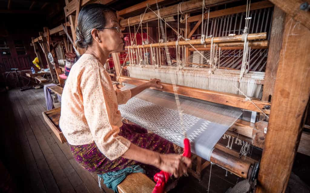 lotus-silk-weaving