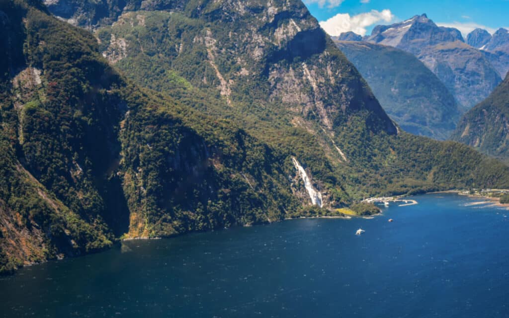 milford-sound-scenic-flight-view