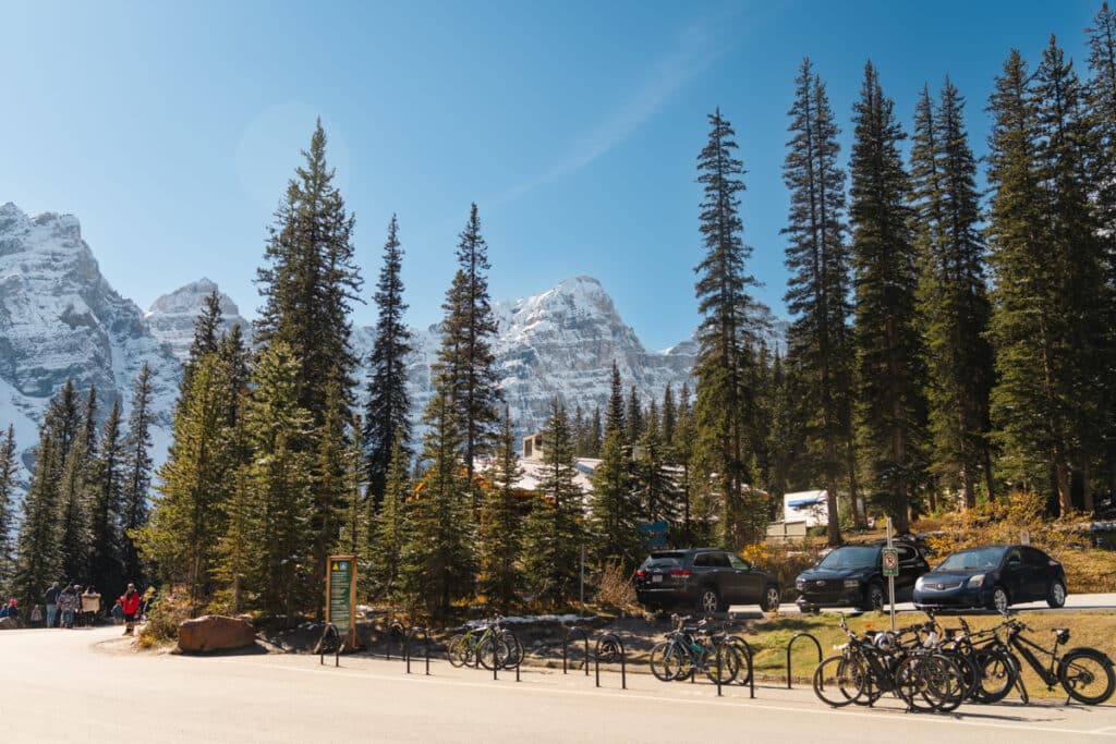 Moraine-lake-parking