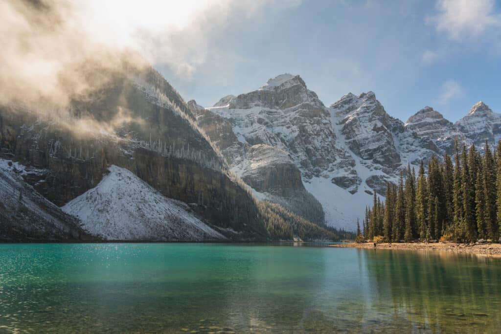 Moraine-Lake-stunning-light