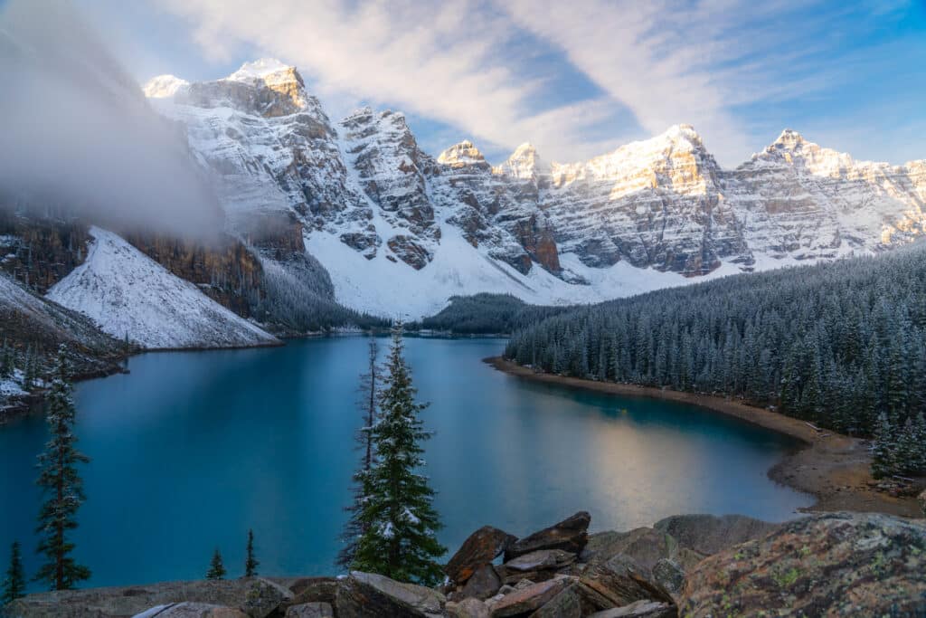 moraine-lake-sunrise-rockpile