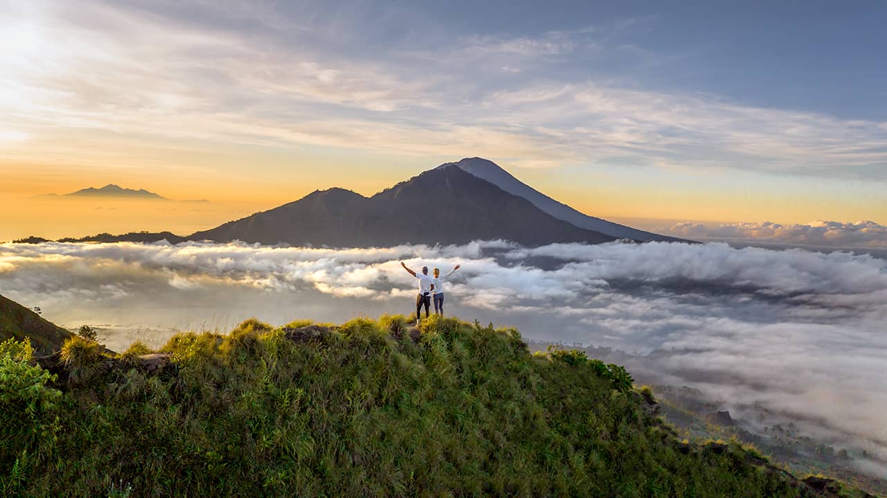 mount-batur-sunrise-hike-couple