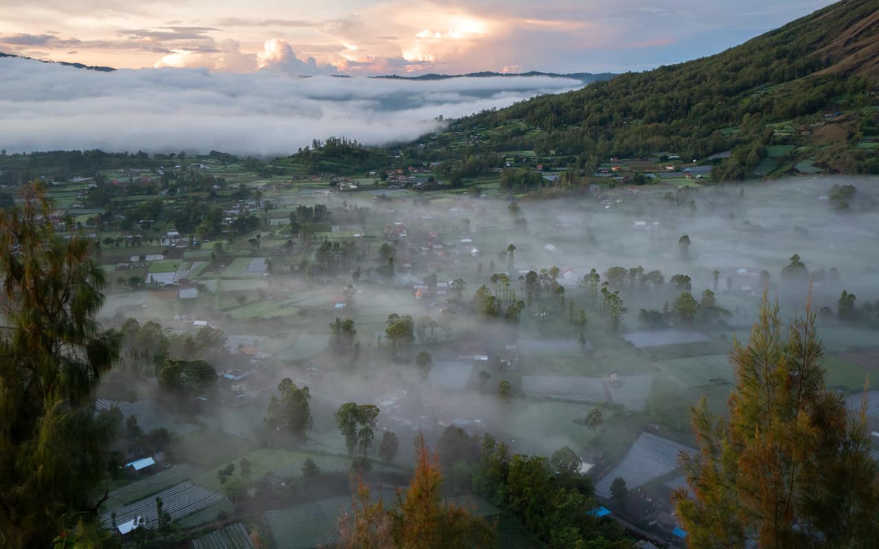 mount-batur-viewpoint-fog-wide