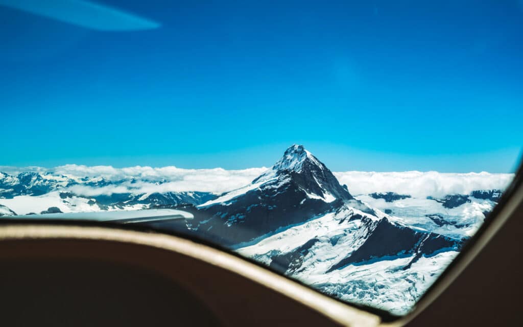 mt-aspiring-helicopter-flight