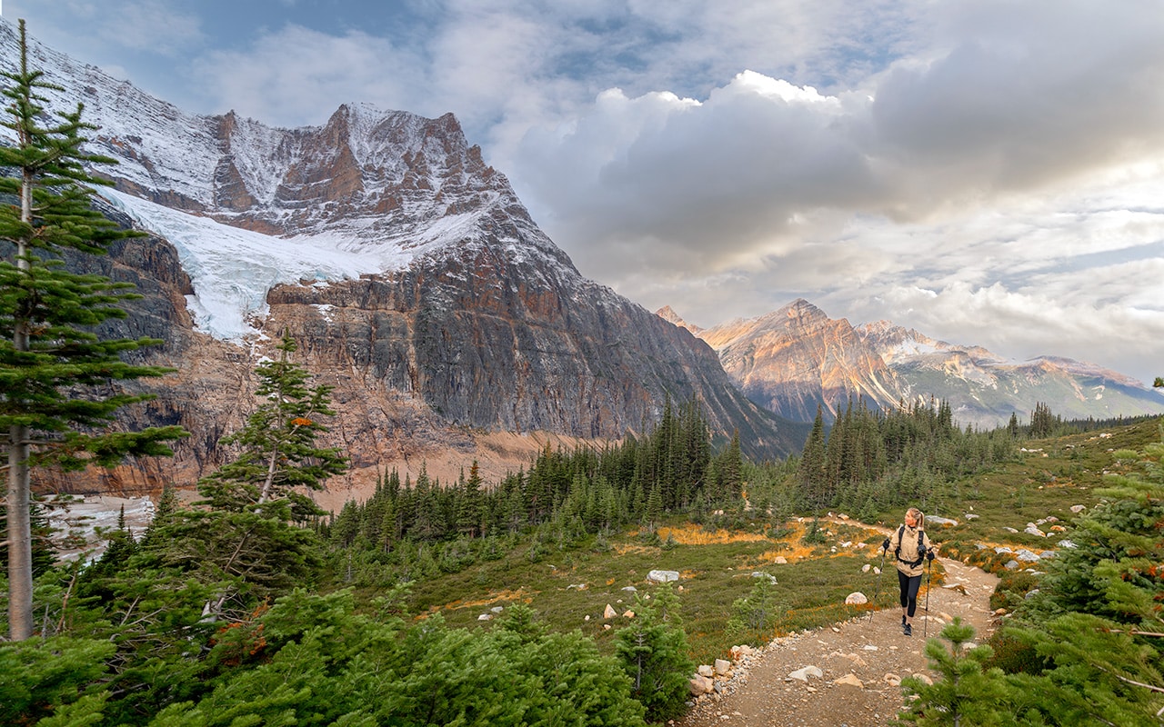 Mt-Edith-Cavell-hike-glacier-view