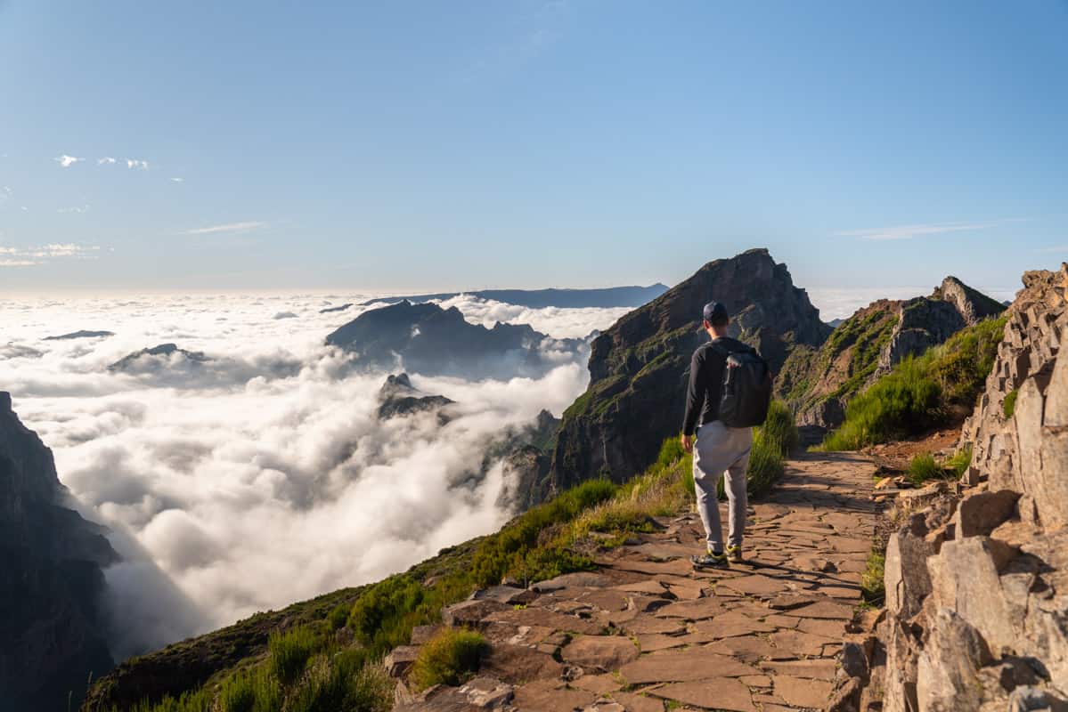 pico-do-arieiro-hike-clouds-sunset pico-do-arieiro-hike-clouds-sunset