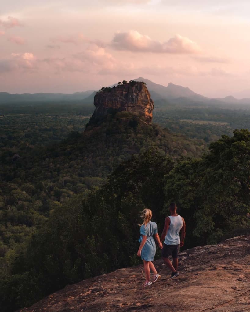 Pidurangala-rock-view-Sigiriya-rock-sunset-couple Pidurangala-rock-view-Sigiriya-rock-sunset-couple