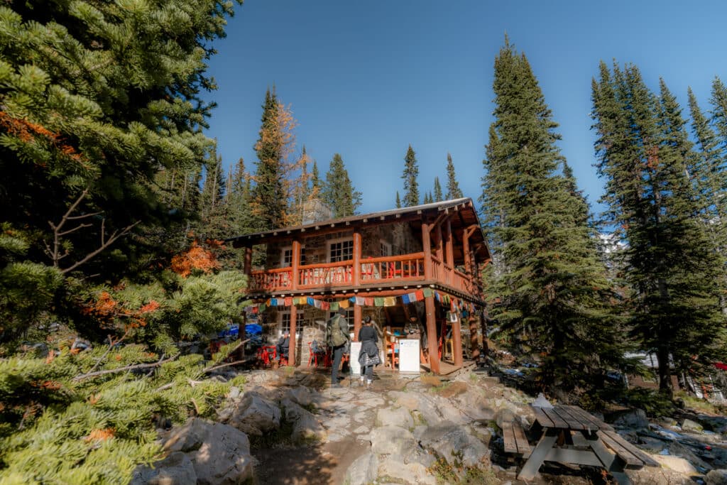 plain-of-the-six-glaciers-teahouse