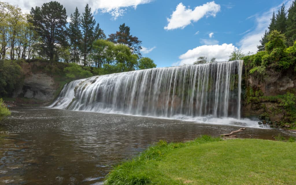 Rere-waterfall-new-zealand
