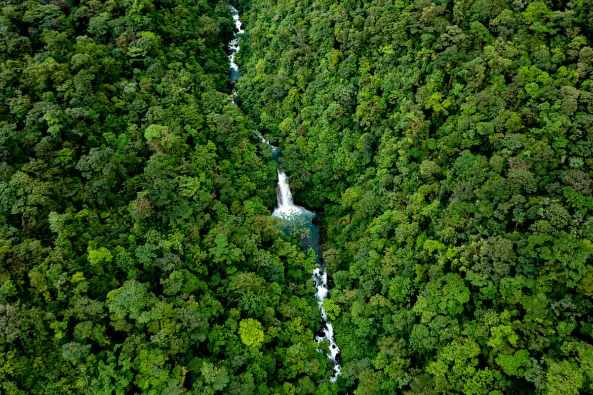 rio-celeste-river-drone rio-celeste-river-drone