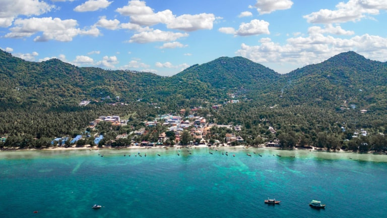Sairee-beach-koh-tao-drone